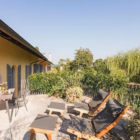 Villa Lesa Vila