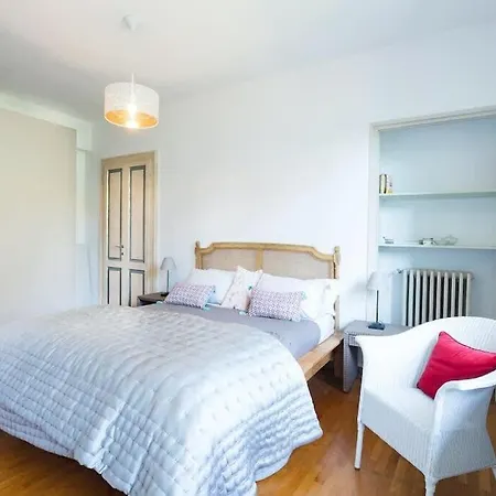 Villa Lesa Vila *